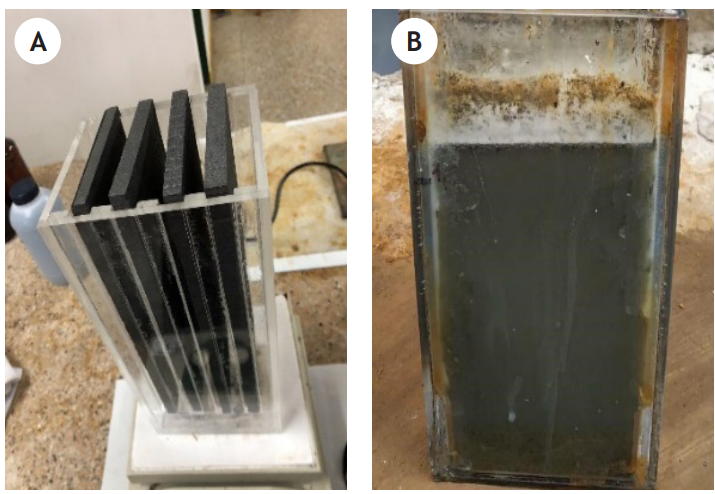 Montaje experimental del proceso de
electrocoagulación. a) reactor vacío con 4 placas de grafito.
b) Montaje experimental con el agua residual del proceso de
depilado antes de ser tratada.